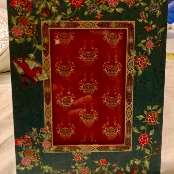 Beautiful Michele Studio Frame - Picture 3 of 6